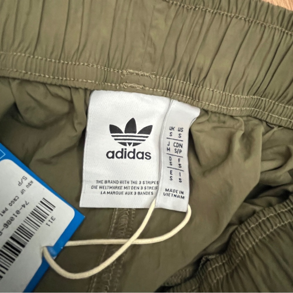 NWT Adidas Adventure Cargo Pants Unisex Size Small - Picture 11 of 15
